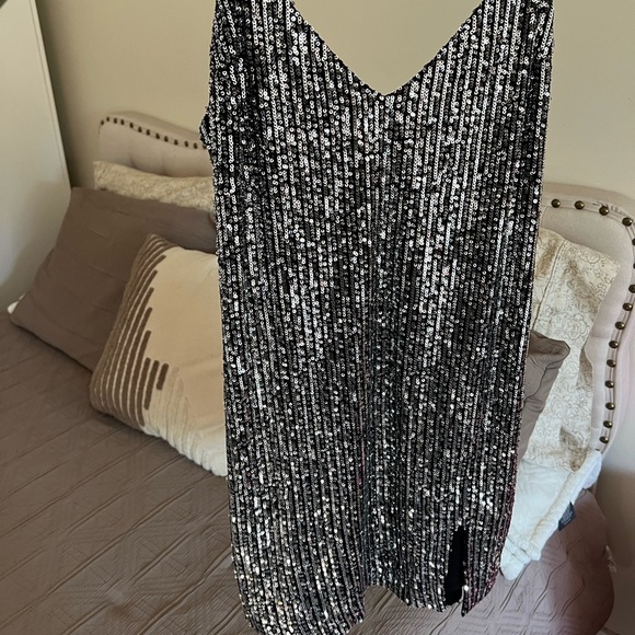 REFORMATION Black Silver Sequin Dress 🪩🍸 - Picture 2 of 7